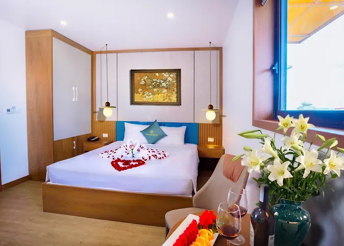 Khách sạn Crystal Hạ Long